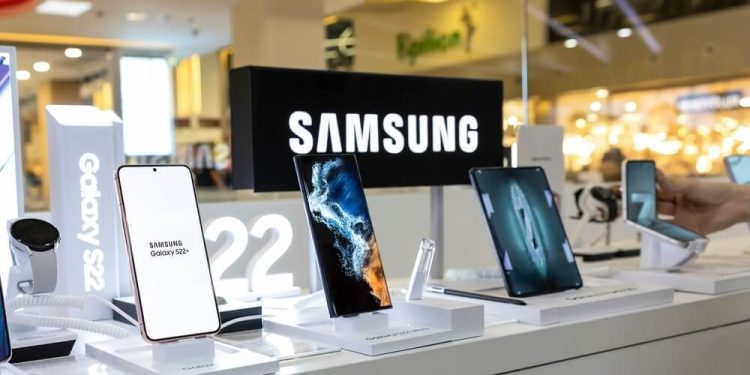 Vulnerabilities in Samsung Galaxy S22 Expose Devices to Remote Code Execution Attacks 37 Vulnerabilities in Samsung Galaxy S22