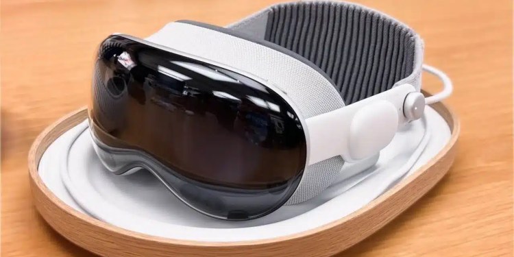 Apple Silences the Critics: visionOS 2.1 Plugs Major Security Holes 37 Apple Vision Pro Vulnerabilities