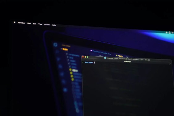 New VMware Tools Vulnerability Allows Attackers to Tamper with Virtual Machines, Broadcom Issues Urgent Patch 10 CVE-2025-22247